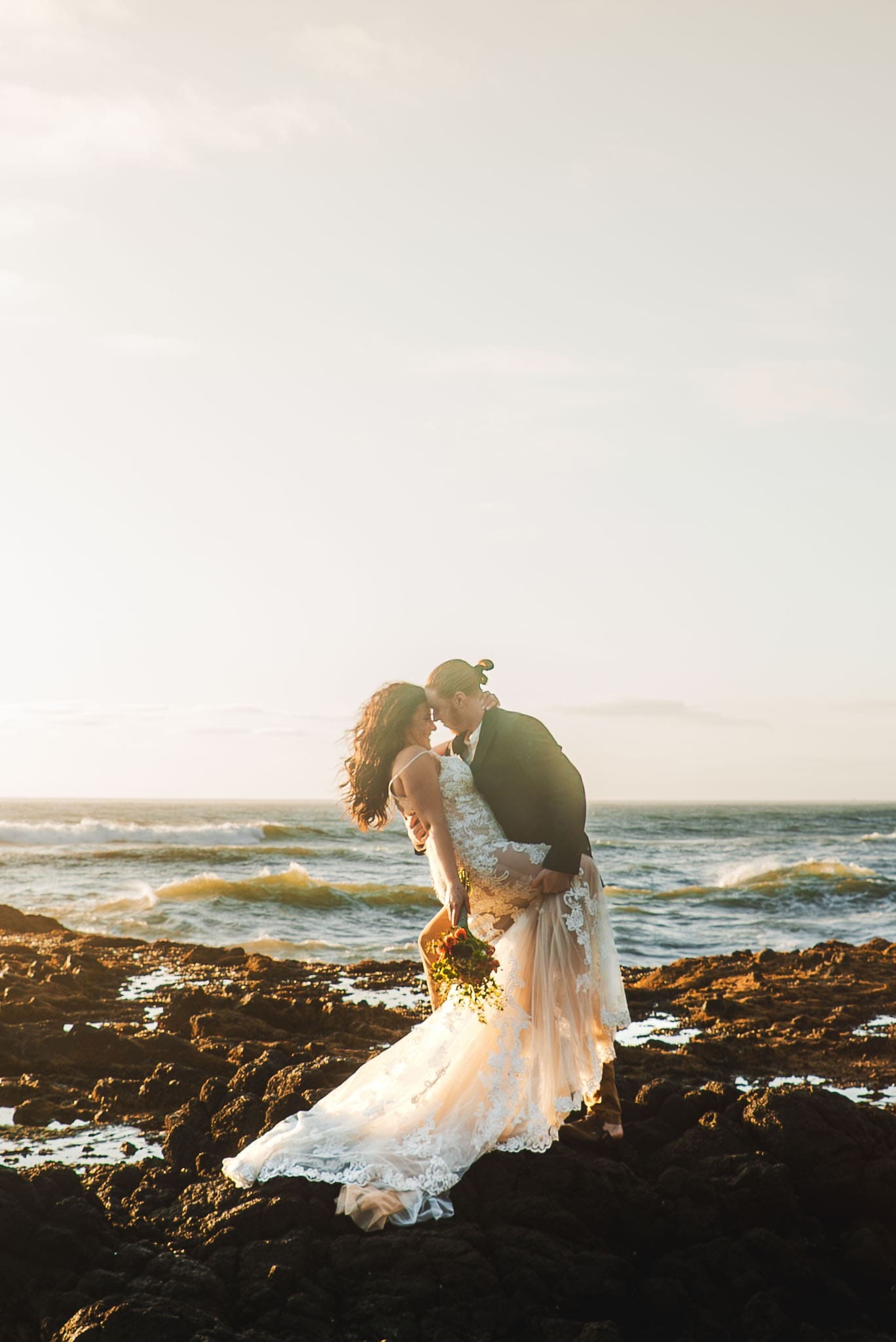 eloping couple on Oregon Coast