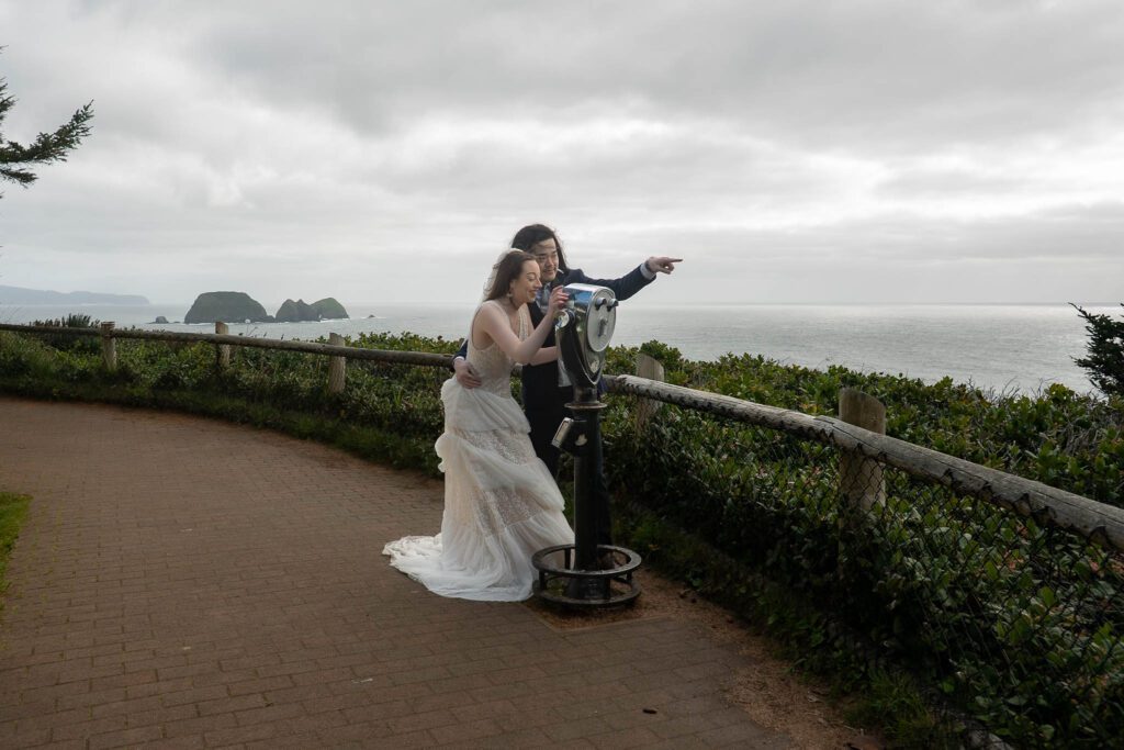 couple eloping on the Oregon Coast