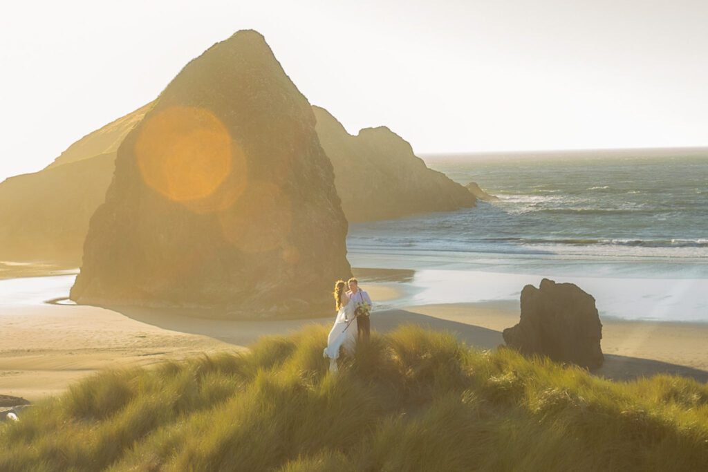 couple eloping on the Oregon Coast